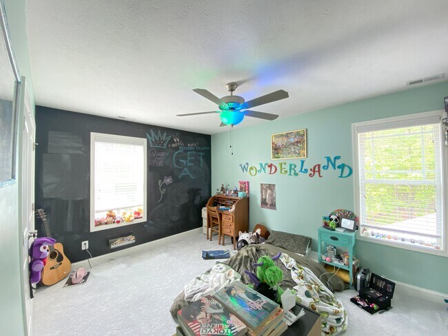 Building Photo - 351 Maplewood Dr