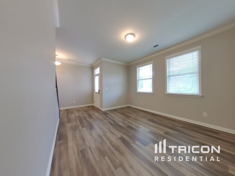 Building Photo - 15241 Red Canoe Way