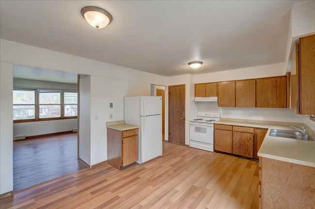 Building Photo - 1329/1331 S Thompson Dr