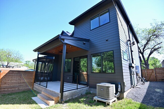 Building Photo - South Austin Oasis