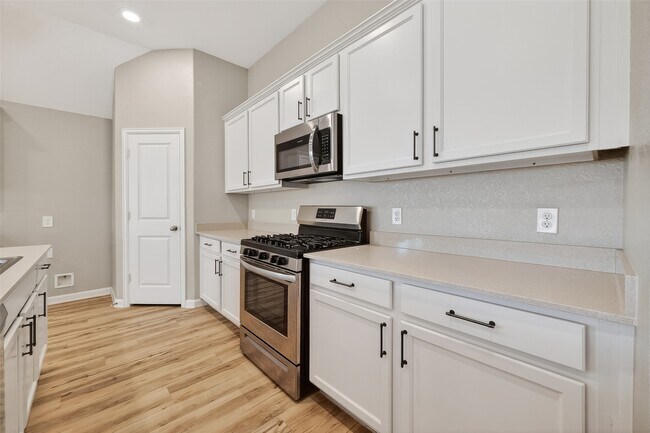 Building Photo - 5403 Tourmaline Wy