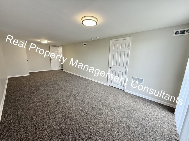 Building Photo - 3 Bedroom 2 Bath Overland Park Duplex Now Available!