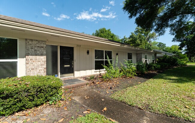 Building Photo - 3812 Buckskin Trail E