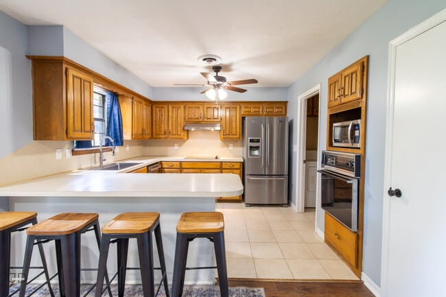 Building Photo - 1535 Primrose Dr