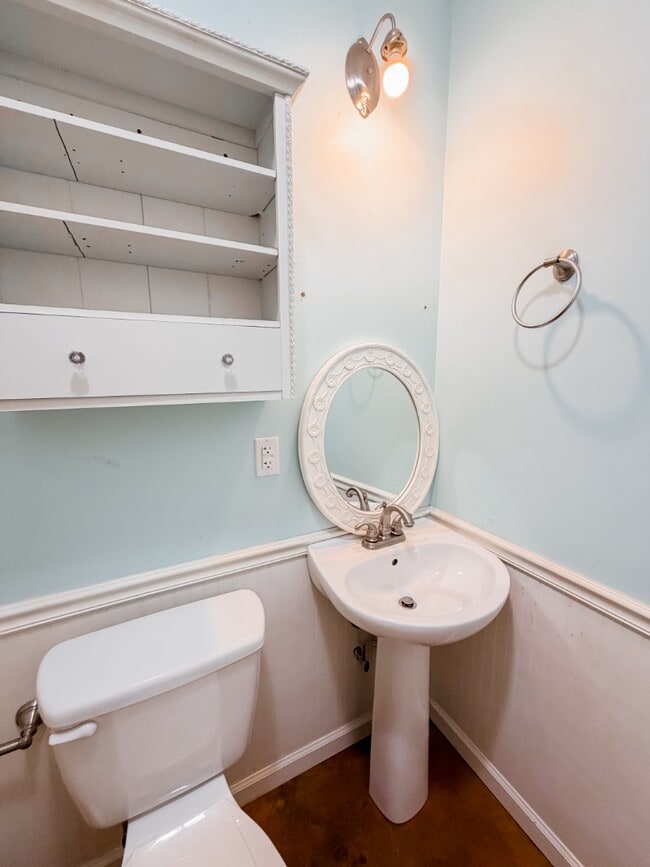 Building Photo - 505 Waterway Dr