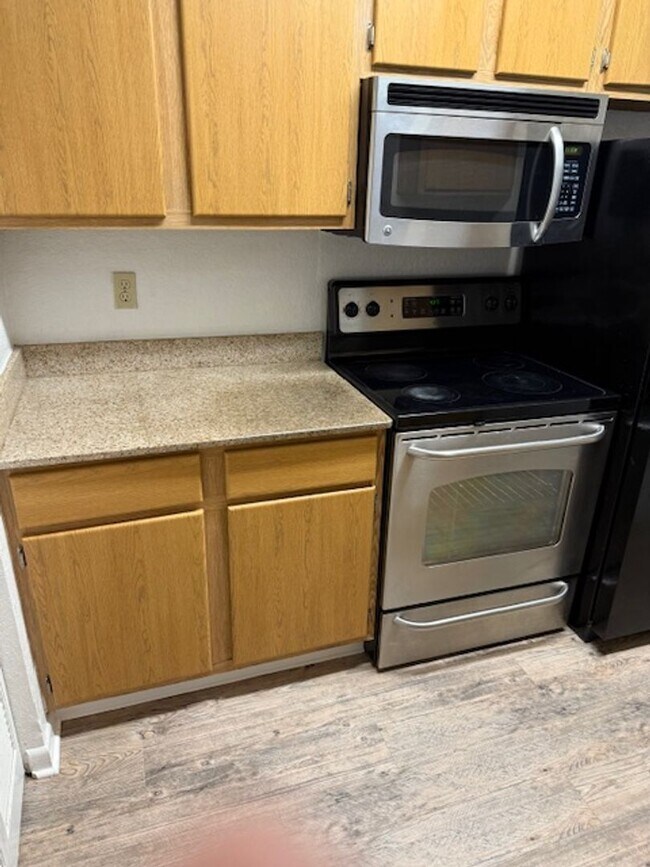 Building Photo - Lexington place ground fl One bedroom