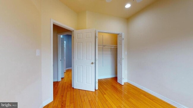 Building Photo - 615 16th St NE