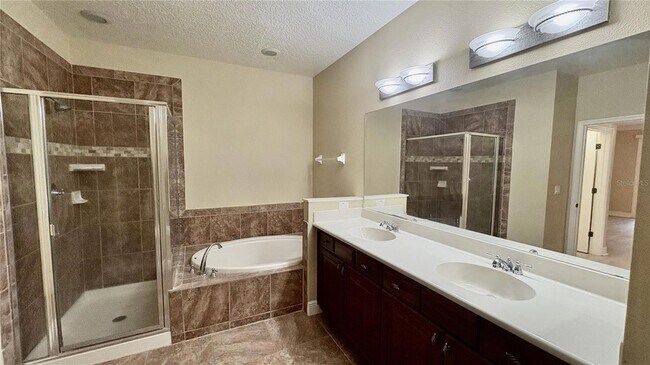Building Photo - 115 Riverview Bend S