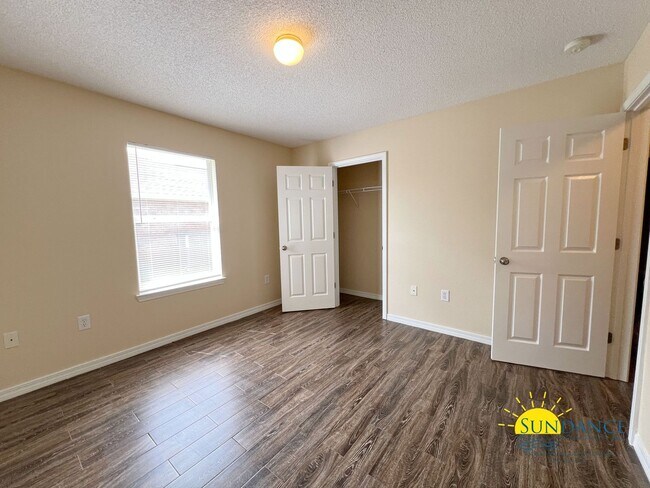Building Photo - 5434 E Brook Dr