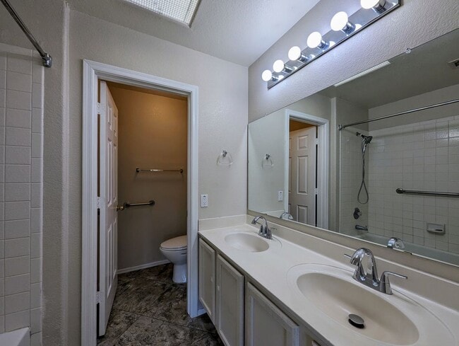 Building Photo - 1902 N Barkley, 14