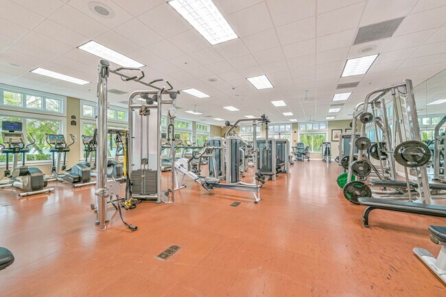 Building Photo - ***FULLY FURNISHED - 2/2 condo with LAKE V...