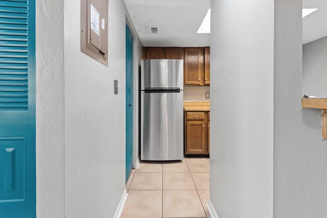 Building Photo - 6926 SW 45th Ave