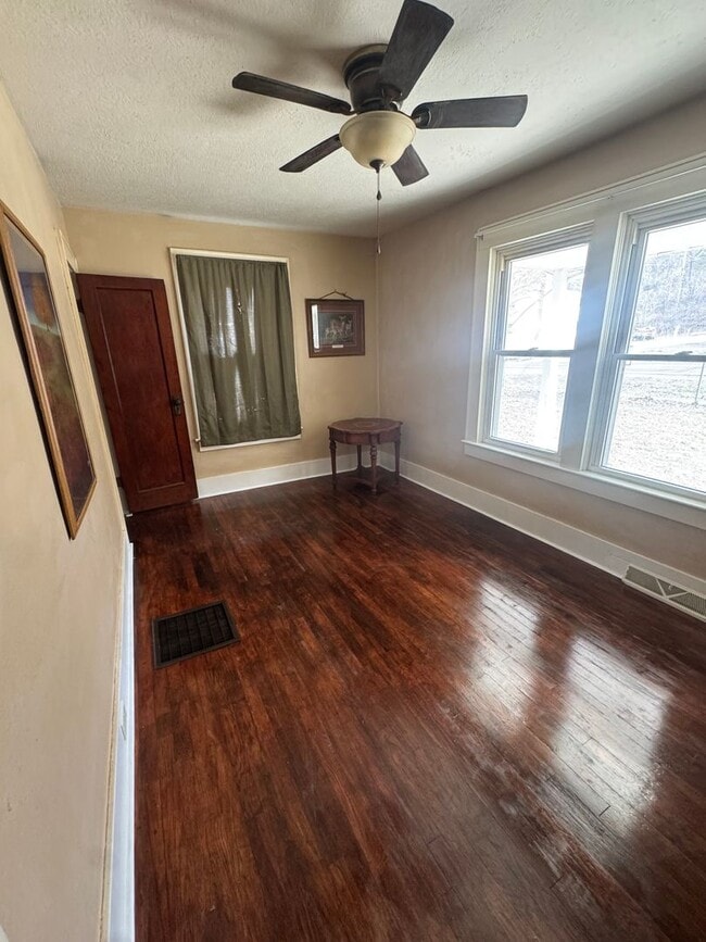 Building Photo - Furnished 3 Bedroom Home in Waynesville, MO!