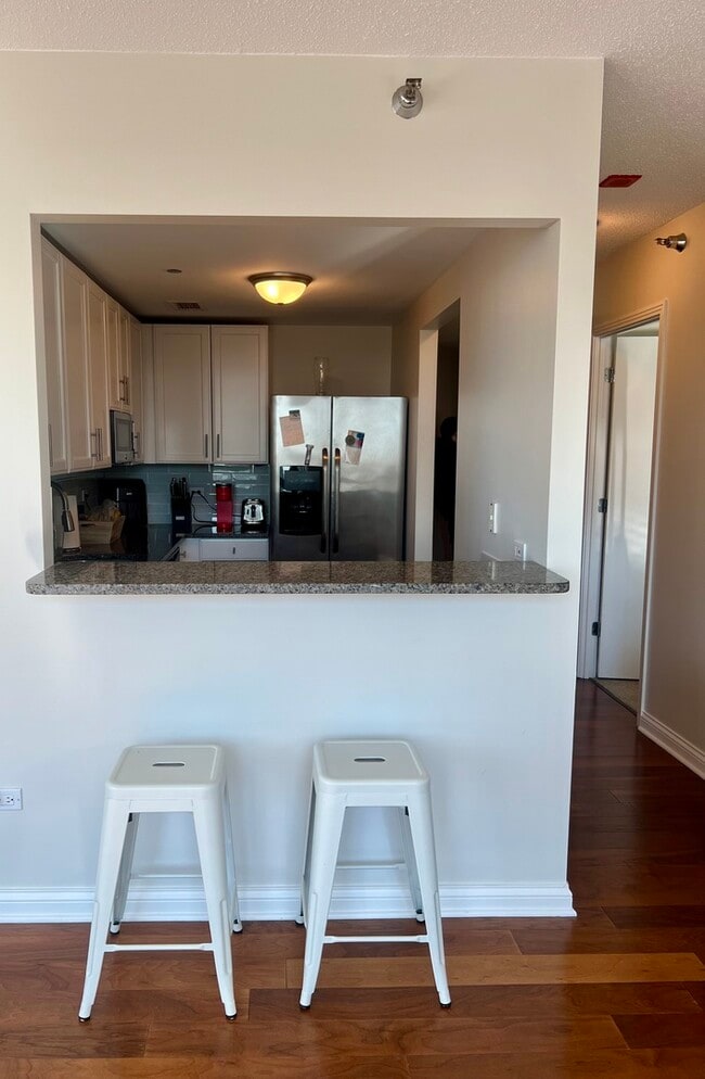 Building Photo - 400 N La Salle Dr