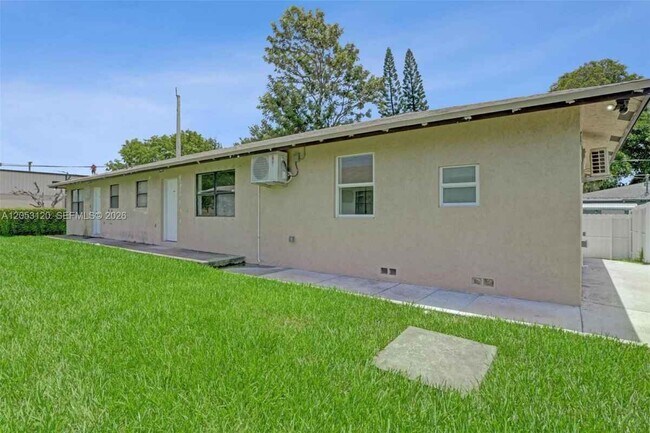 Building Photo - 2120-2122 Thomas St # 2122 HOLLYWOOD, FL 33020