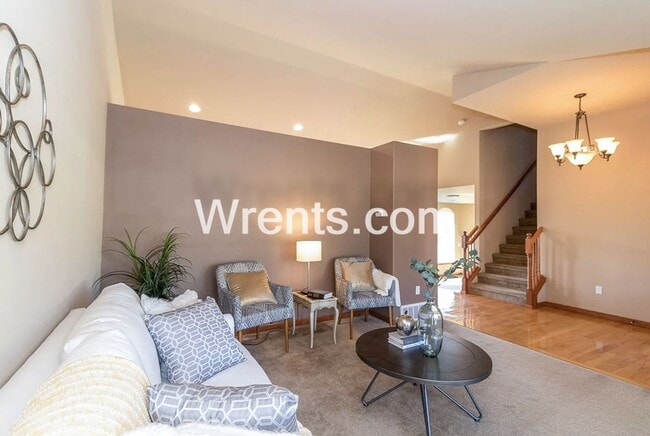 Building Photo - Beautiful Northside Home! Available Mid Ap...