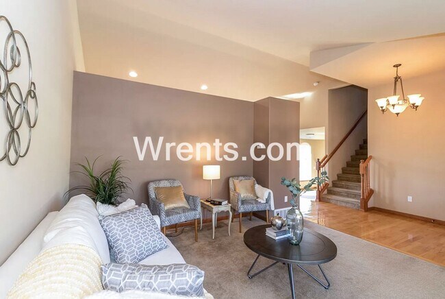 Building Photo - Beautiful Northside Home! Available Mid June!