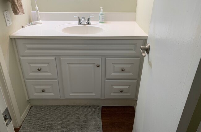 Building Photo - 1202 Newning Ave