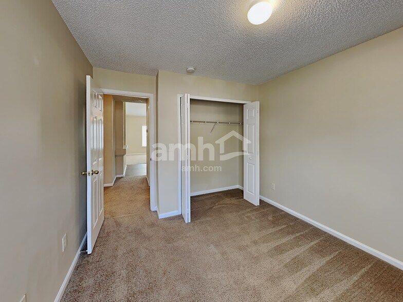 Building Photo - 1851 Burgess Hill Dr E