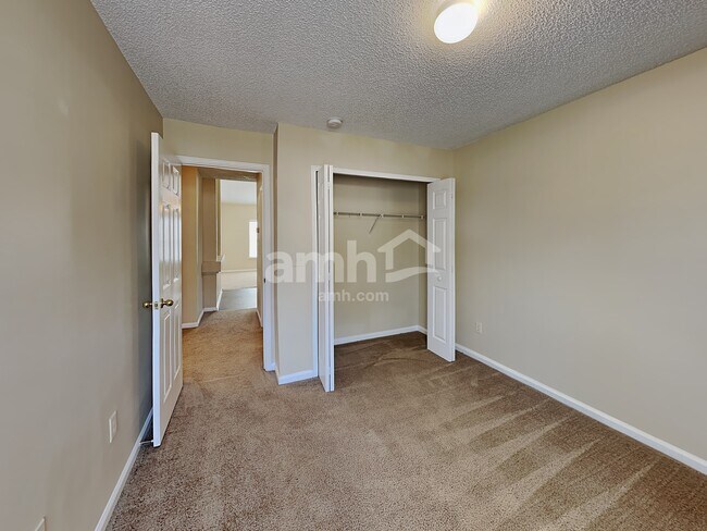 Building Photo - 1851 Burgess Hill Dr E