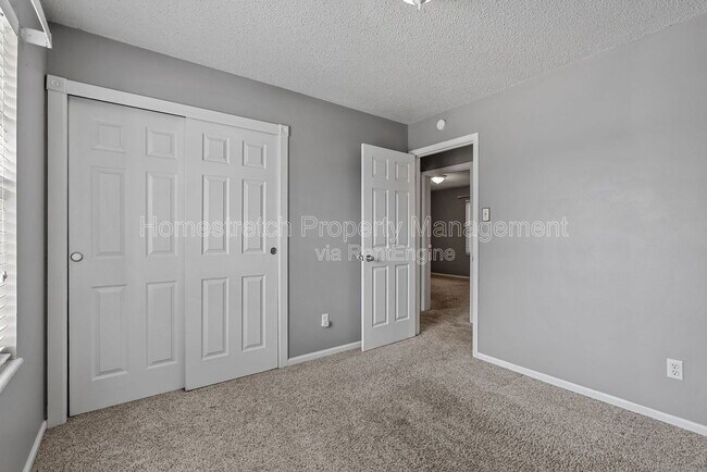 Building Photo - 33 Pershing Lake Dr