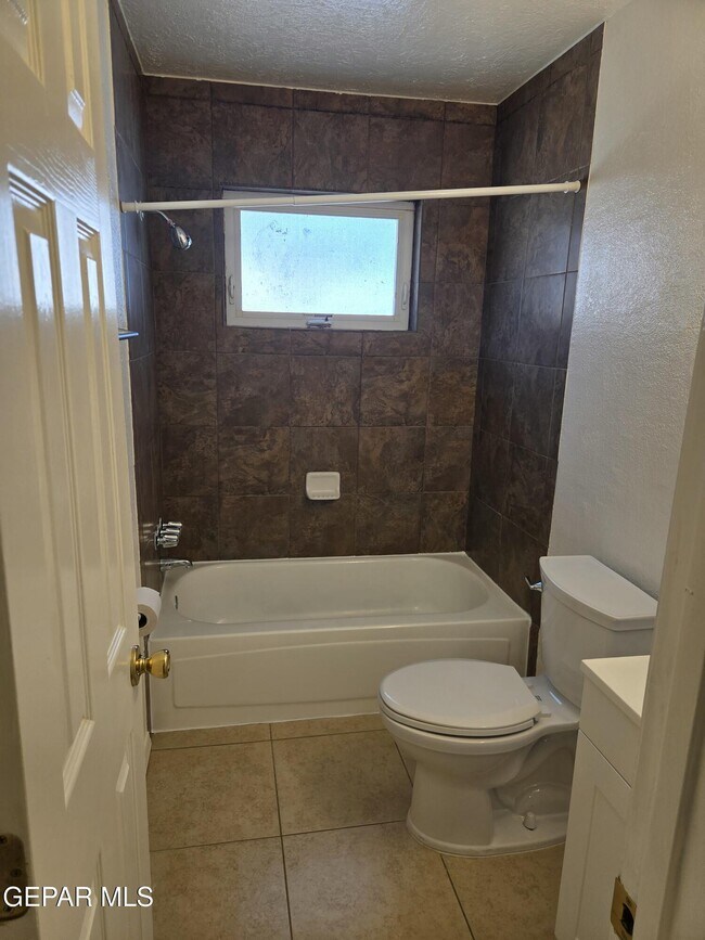 Building Photo - 5632 Salem Dr