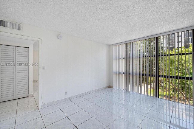 Building Photo - 16909 N Bay Rd