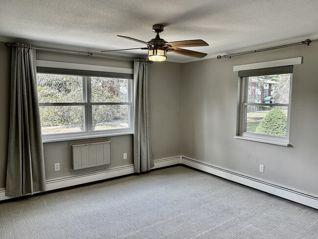 Building Photo - B2 Colonial Dr