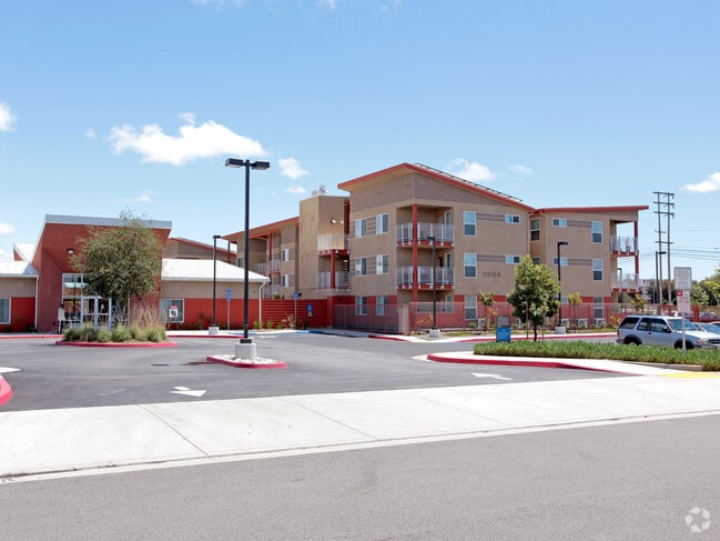 Building Photo - Seasons