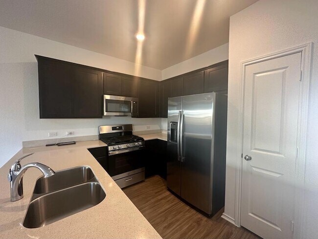 Building Photo - 239 Mica Trl