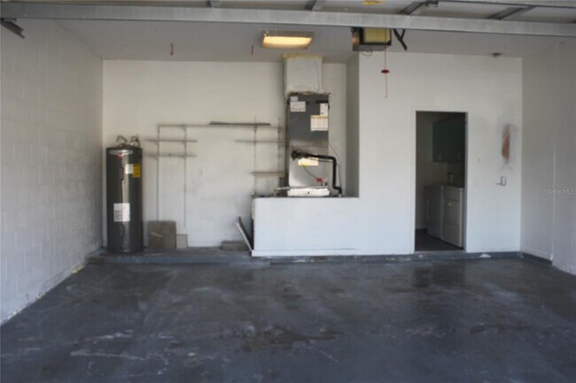 Building Photo - 1615 The Oaks Blvd