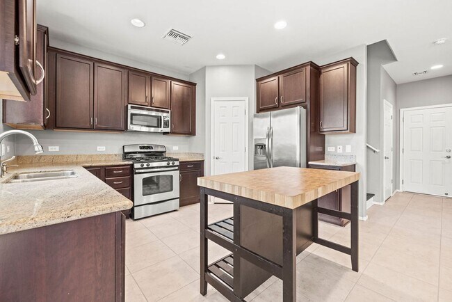 Building Photo - Welcome to Rancho Sahuarita!