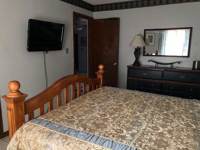 Building Photo - 522 Camino Ct