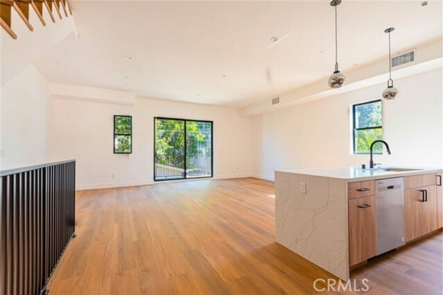 Building Photo - 10847 Morrison St