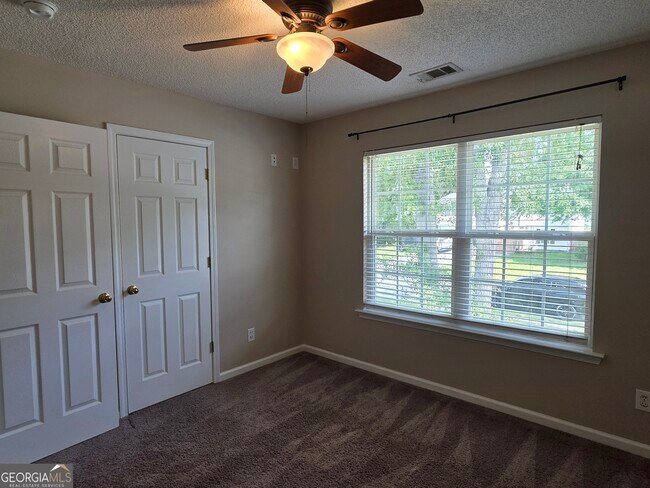 Building Photo - 301 Aspen Arbor