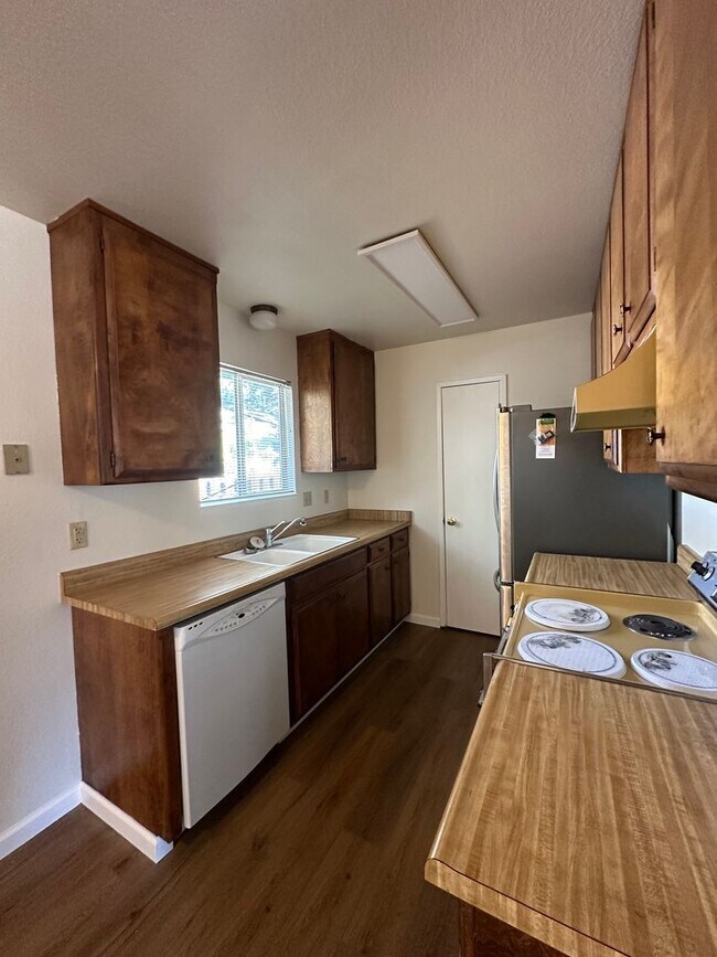Building Photo - Al Tahoe 3 Bedroom Home with Garage, Just ...