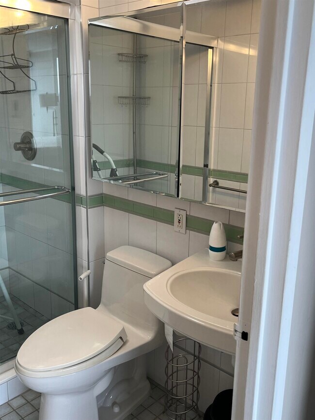 Building Photo - 9060 Palisade Ave