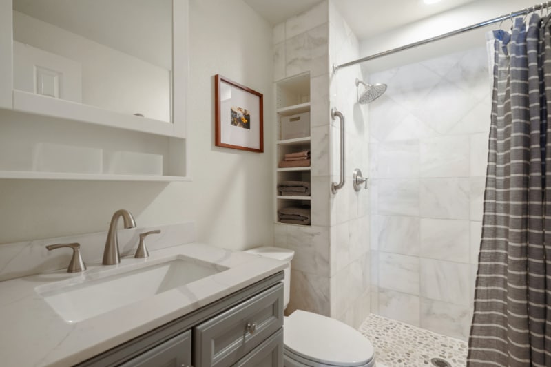 Building Photo - 518 E 1st St