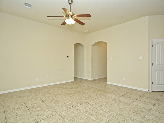 Building Photo - Excellent one story home available in Falc...