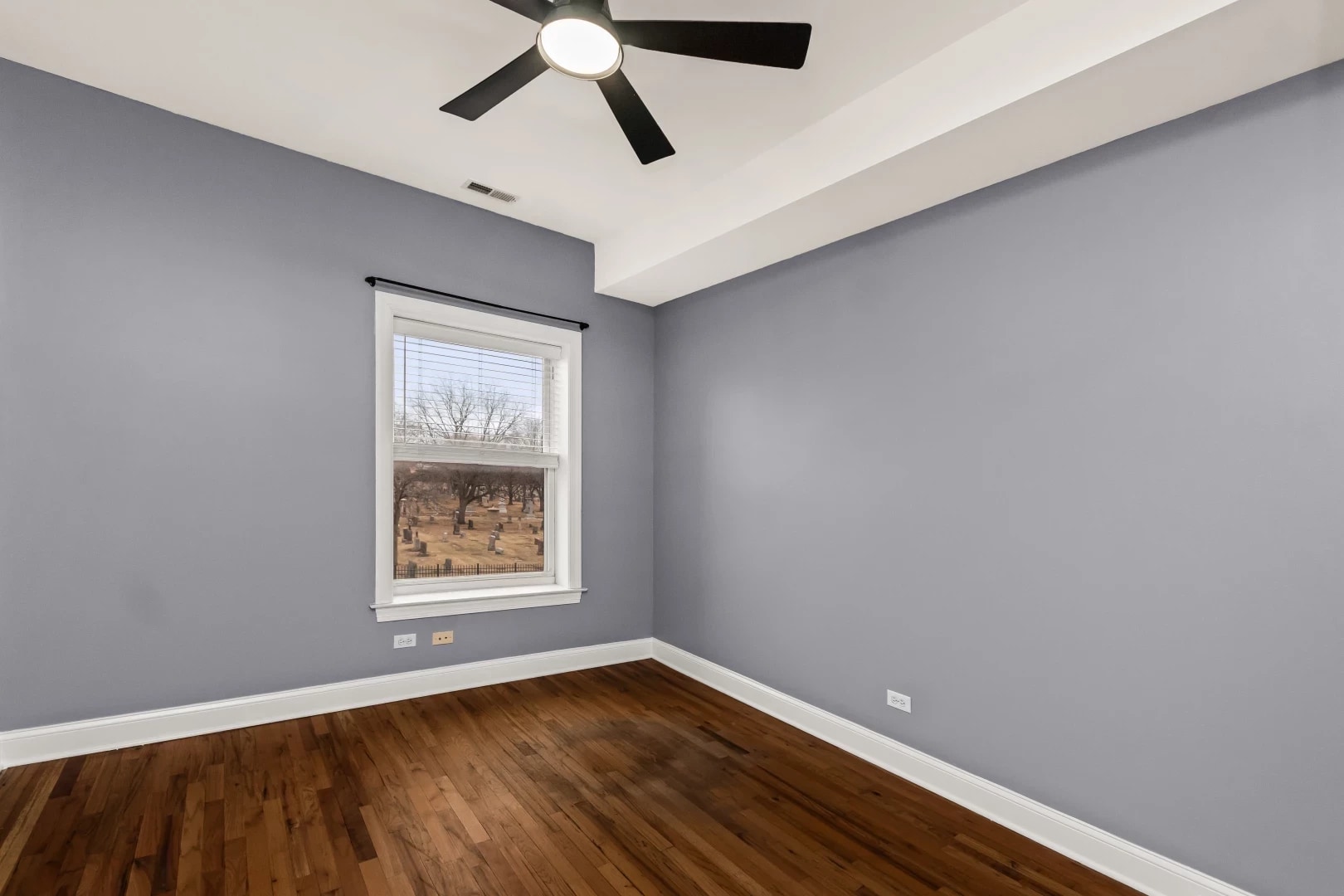 Building Photo - 1323 W Lawrence Ave