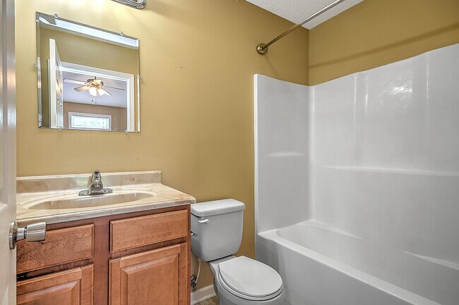 Building Photo - 132 Amanda Ln