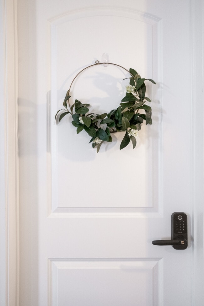 Building Photo - 623 W 42nd St