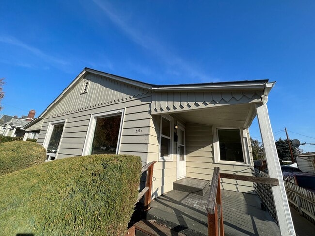 Building Photo - d219