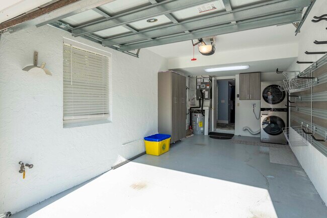 Building Photo - 4501 Fairway Dr N