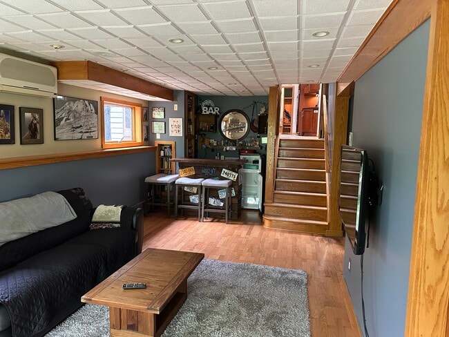 Building Photo - 16 Gibbons Ln