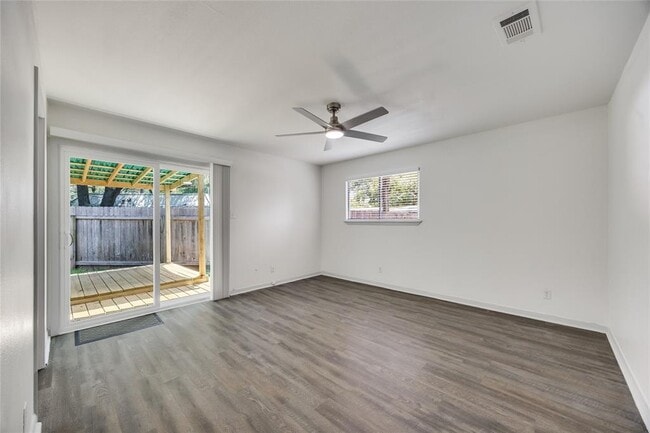 Building Photo - 8803 Westover Club Dr