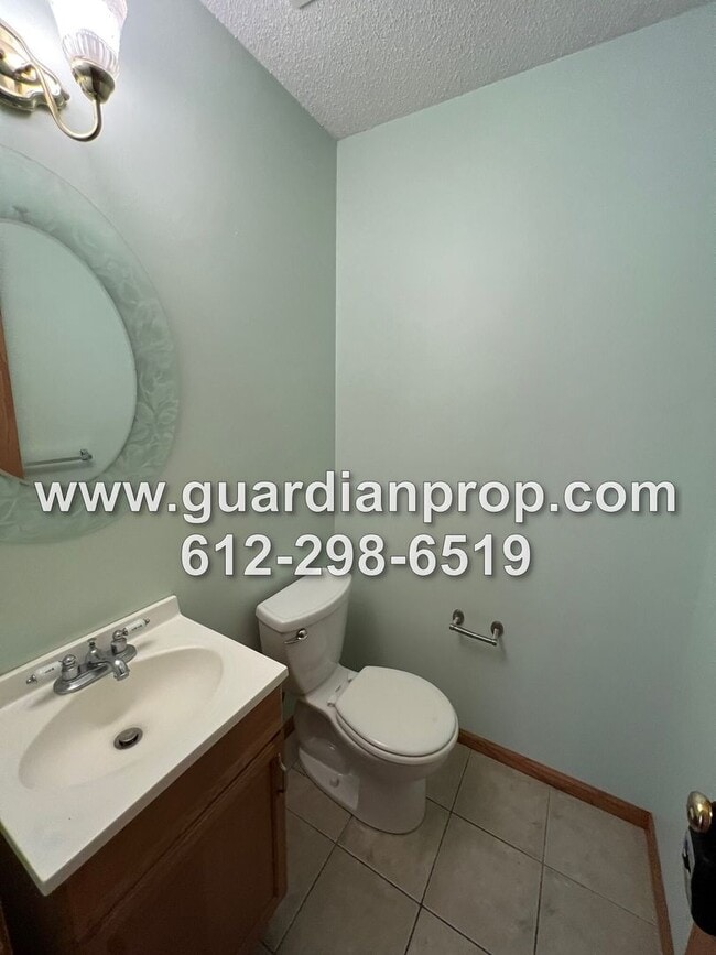 Building Photo - End Unit Townhouse Available October 1st, ...
