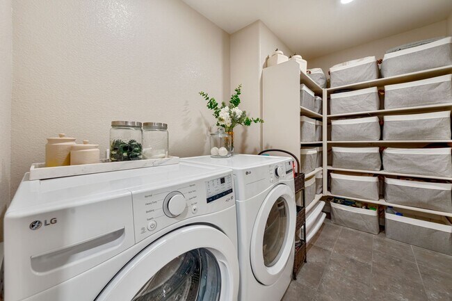 Building Photo - Designer Upgrades & Custom Touches in This Beautiful Rancho Cordova 3-Bedroom Home