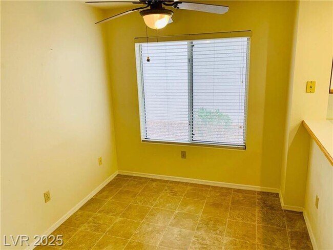 Building Photo - Clean and comfortable townhome in Sun City...