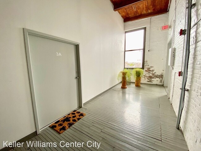 Building Photo - 2 br, 1 bath House - 700 S. 10th St 3A